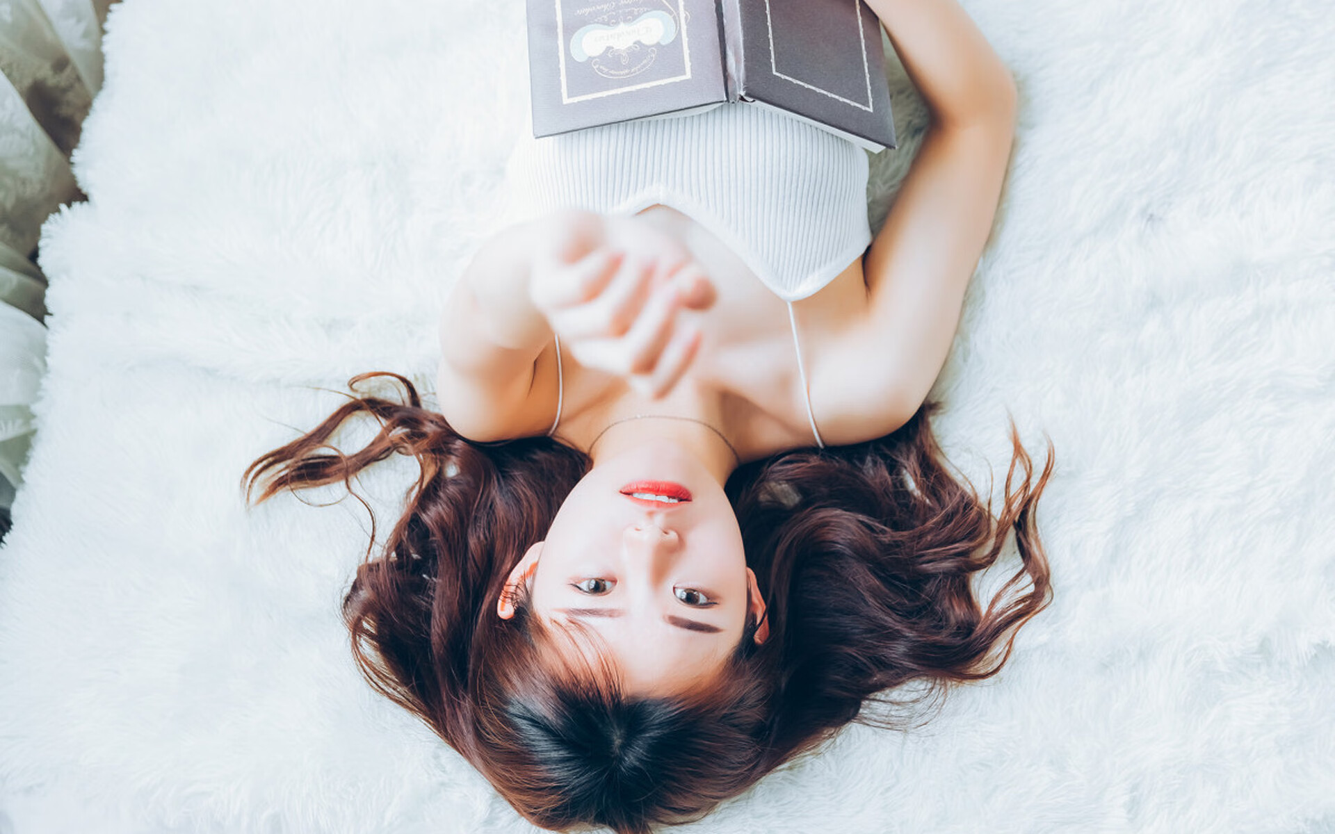 爱游戏体育客户端-“简阳文体中心篮球赛：战术与冲劲交织，赛场不断突破”